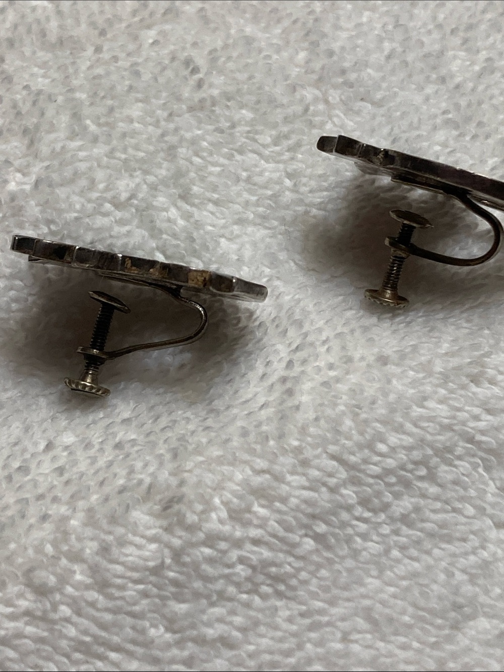 Abalone Shell Fish Screw Back Earrings with Black Inlay - Picture 5 of 6
